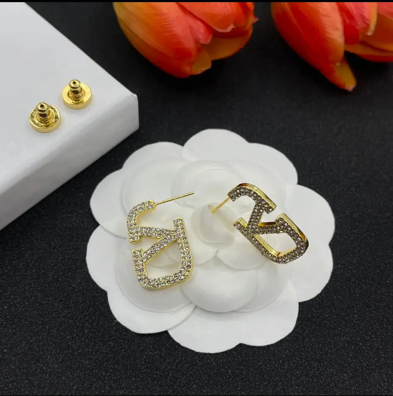 Alphabet Earrings Women's Luxury Gold Earrings Personality Design Sense Simple Earrings