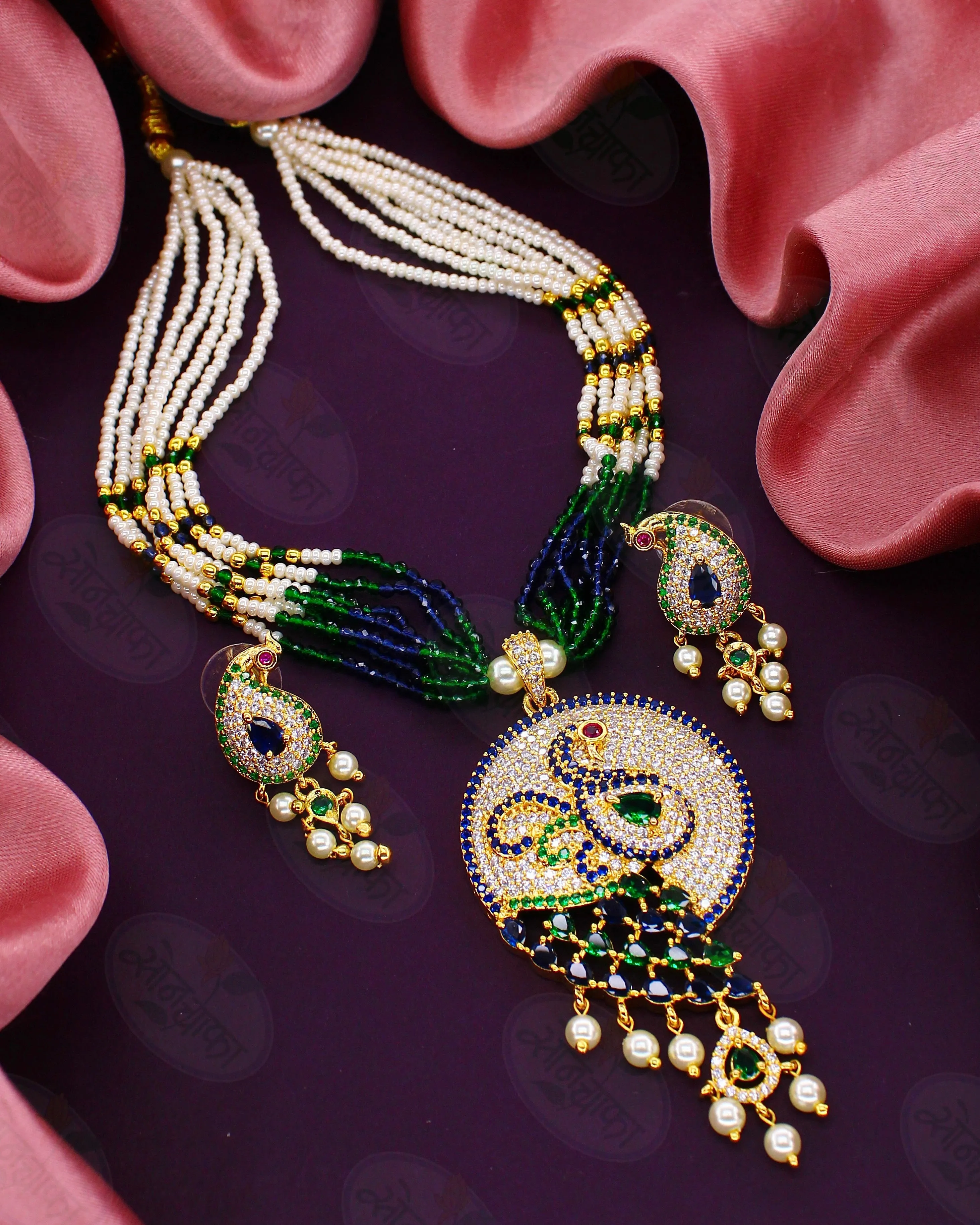 MARVELLOUS PEACOCK PEARL NECKLACE