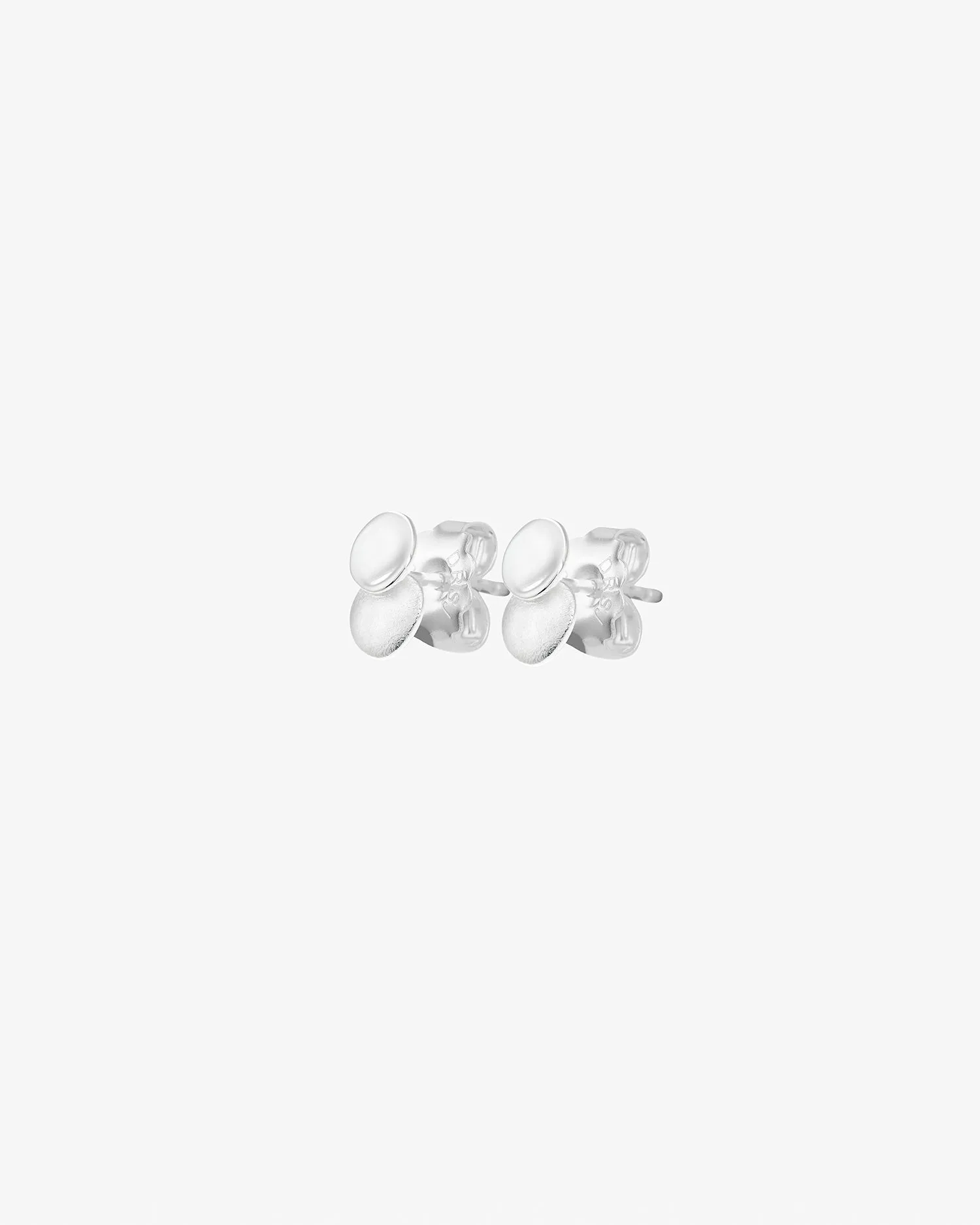 Rocky Shore drop studs silver