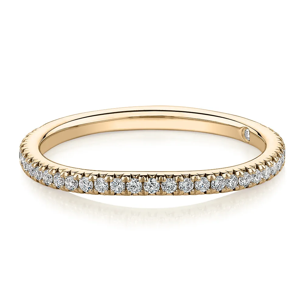 Signature Simulant Diamond 0.23 carat* TW round brilliant curved wedding or eternity band in 14 carat yellow gold