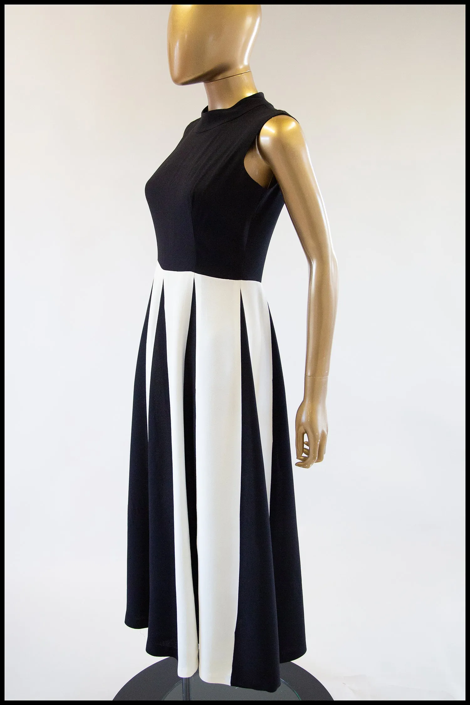 Vintage 1970s Monochrome Crepe Maxi Dress