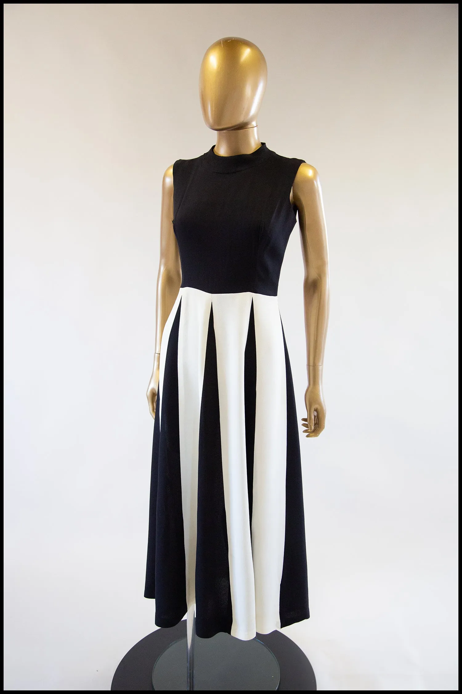 Vintage 1970s Monochrome Crepe Maxi Dress